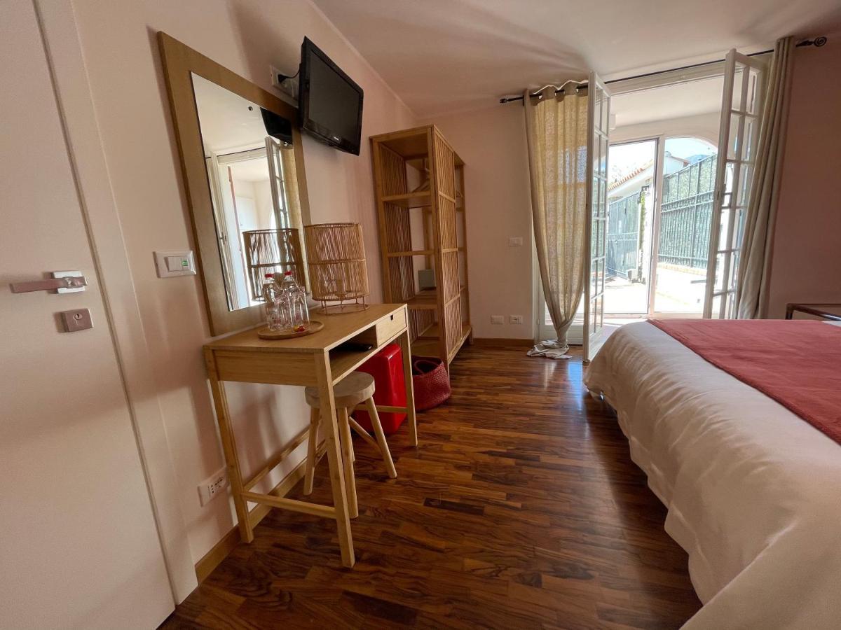 Sotto Le Stelle ...Il Mare Hotell Pietra Ligure Eksteriør bilde